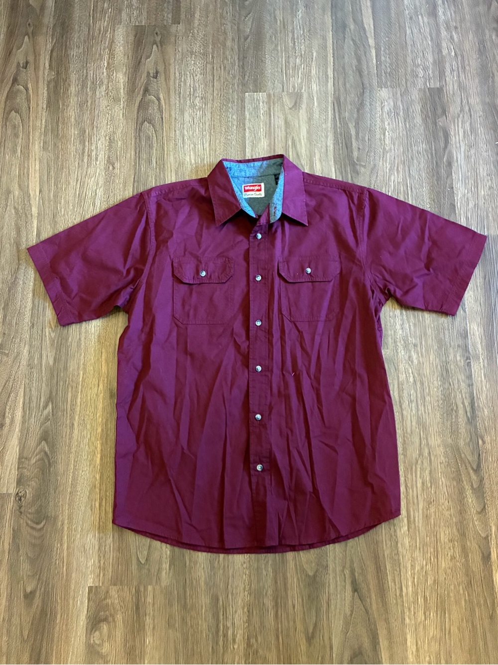 Wrangler Men’s Button Down Short Sleeve Shirt Size Large Red